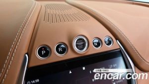 Astonmartin DBX 4.0 V8 707 2023 года из Южной Кореи