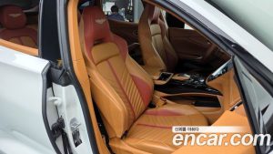 Astonmartin DBX 4.0 V8 707 2023 года из Южной Кореи