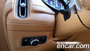 Astonmartin DBX 4.0 V8 707 2023 года из Южной Кореи