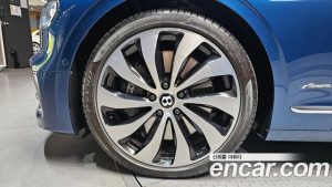 Bentley Flying Spur 4.0 Azure 2023 года из Южной Кореи
