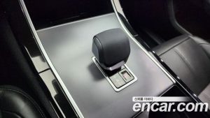 Land Rover Range Rover Velar 2.0 P250 Dynamic SE 2025 года из Южной Кореи