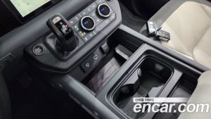 Land Rover Defender 110 P300 X- SE 2024 года из Южной Кореи