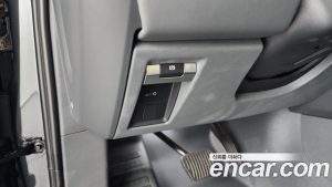 Land Rover Defender 110 P300 X- SE 2024 года из Южной Кореи