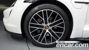 Porsche Taycan Base 2023 года из Южной Кореи