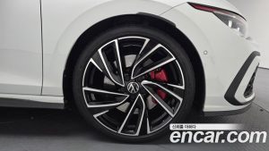 Volkswagen Golf 2.0 GTI 2024 года из Южной Кореи