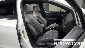 Volkswagen Golf 2.0 GTI 2024 года из Южной Кореи
