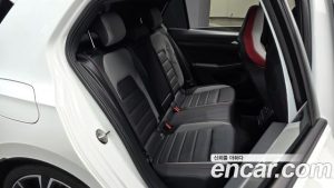 Volkswagen Golf 2.0 GTI 2024 года из Южной Кореи