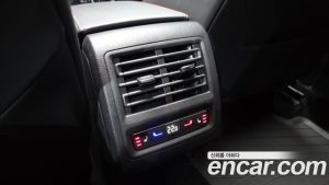 Volkswagen Golf 2.0 GTI 2024 года из Южной Кореи