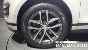 Land Rover Range Rover Evoque P250 Dynamic SE 2024 года из Южной Кореи