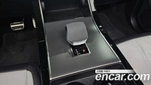 Land Rover Range Rover Evoque P250 Dynamic SE 2024 года из Южной Кореи