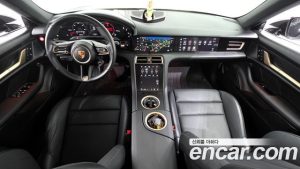 Porsche Taycan 4S CROSS TURISMO 2023 года из Южной Кореи