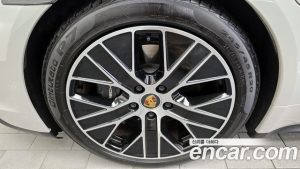 Porsche Taycan Base 2023 года из Южной Кореи