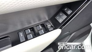 Land Rover Range Rover Velar 2.0 P250 R-Dynamic SE 2023 года из Южной Кореи