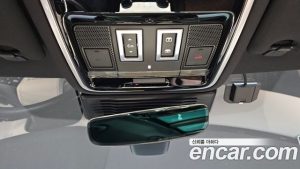 Land Rover Range Rover Velar 2.0 P250 R-Dynamic SE 2023 года из Южной Кореи