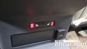 Land Rover Range Rover Velar 2.0 P250 R-Dynamic SE 2023 года из Южной Кореи