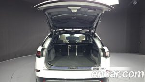 Land Rover Range Rover Velar 2.0 P250 R-Dynamic SE 2023 года из Южной Кореи
