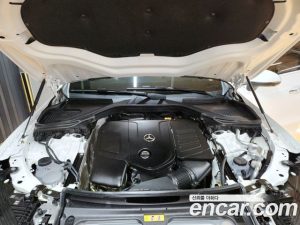 Mercedes-Benz GLC-Class GLC300 4MATIC AMG Line 2025 года из Южной Кореи
