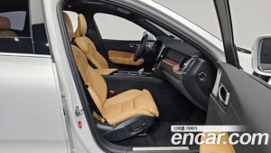 Volvo XC60 B5 Ultra Bright 2025 года из Южной Кореи