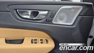 Volvo XC60 B5 Ultra Bright 2025 года из Южной Кореи