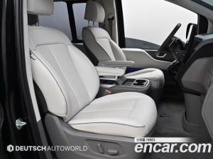 Hyundai Staria 4WD Lounge 7-Seater 2024 года из Южной Кореи