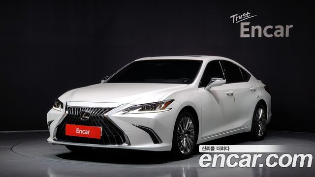 Lexus ES Luxury Plus 2023 года из Кореи