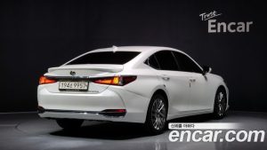 Lexus ES Luxury Plus 2023 года из Южной Кореи