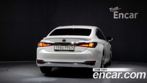 Lexus ES Luxury Plus 2023 года из Южной Кореи