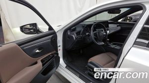 Lexus ES Luxury Plus 2023 года из Южной Кореи