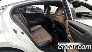 Lexus ES Luxury Plus 2023 года из Южной Кореи