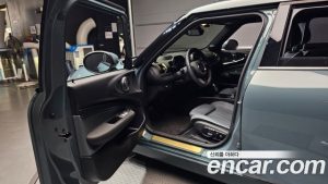 Mini Clubman Untold Edition 2024 года из Южной Кореи