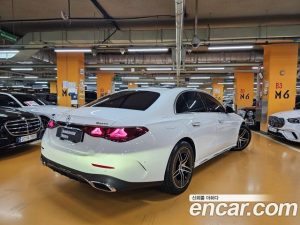 Mercedes-Benz E-Class E300 4MATIC AMG Line 2024 года из Южной Кореи
