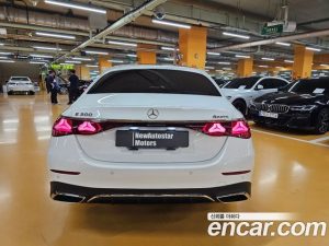 Mercedes-Benz E-Class E300 4MATIC AMG Line 2024 года из Южной Кореи
