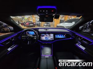 Mercedes-Benz E-Class E300 4MATIC AMG Line 2024 года из Южной Кореи
