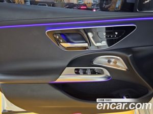 Mercedes-Benz E-Class E300 4MATIC AMG Line 2024 года из Южной Кореи