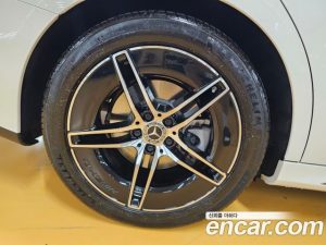 Mercedes-Benz E-Class E300 4MATIC AMG Line 2024 года из Южной Кореи