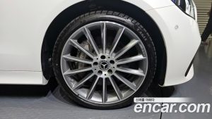 Mercedes-Benz E-Class E450 4MATIC Coupe 2023 года из Южной Кореи