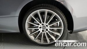Mercedes-Benz E-Class E450 4MATIC Coupe 2023 года из Южной Кореи