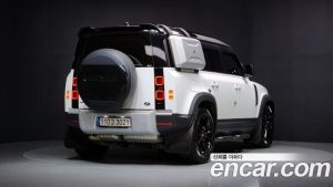 Land Rover Defender 110 D300 HSE 2022 года из Южной Кореи