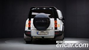 Land Rover Defender 110 D300 HSE 2022 года из Южной Кореи