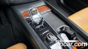 Volvo XC60 B5 ULTIMATE Bright 2023 года из Южной Кореи