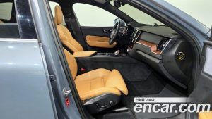 Volvo XC60 B5 ULTIMATE Bright 2023 года из Южной Кореи