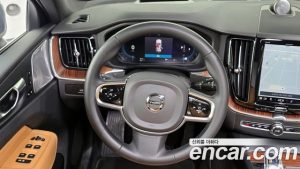 Volvo XC60 B5 ULTIMATE Bright 2023 года из Южной Кореи