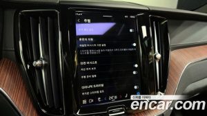 Volvo XC60 B5 ULTIMATE Bright 2023 года из Южной Кореи