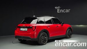 Mini Cooper 5Door Favoured 2025 года из Южной Кореи
