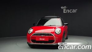 Mini Cooper 5Door Favoured 2025 года из Южной Кореи