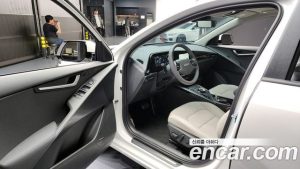 Kia Niro Signature 2025 года из Южной Кореи
