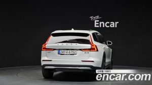 Volvo V60 B5 ULTIMATE AWD 2024 года из Южной Кореи