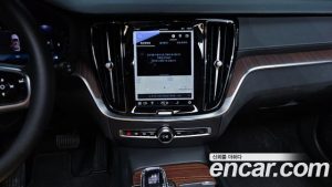 Volvo V60 B5 ULTIMATE AWD 2024 года из Южной Кореи