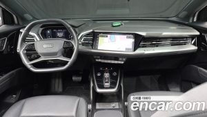 Audi Q4 e-tron 40 Premium 2023 года из Южной Кореи