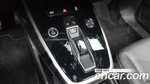 Audi Q4 e-tron 40 Premium 2023 года из Южной Кореи